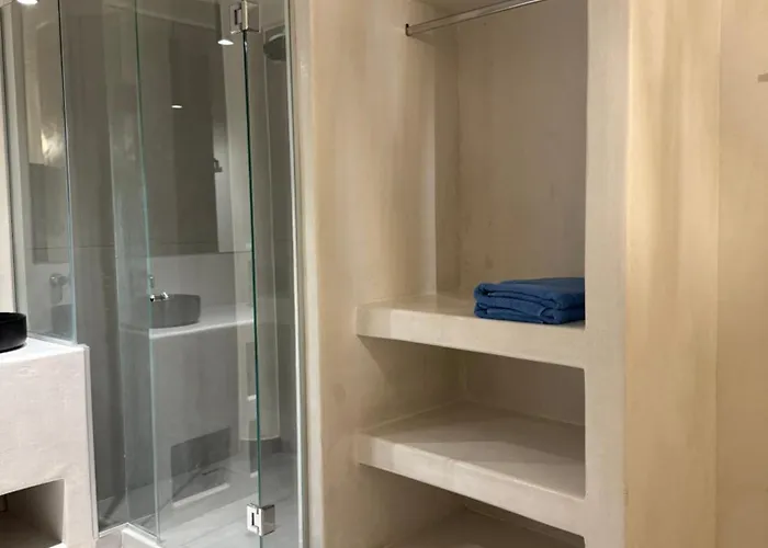 Проживание в семье Value For Money Center Designer Spacious Науса